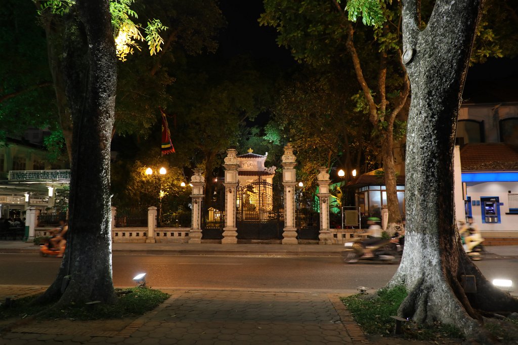 574A6000.JPG - Streets of  Hanoi  - Temple