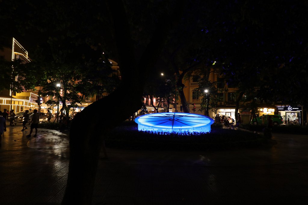 574A6032.JPG -  Hoàn Kiếm lake  park at night.