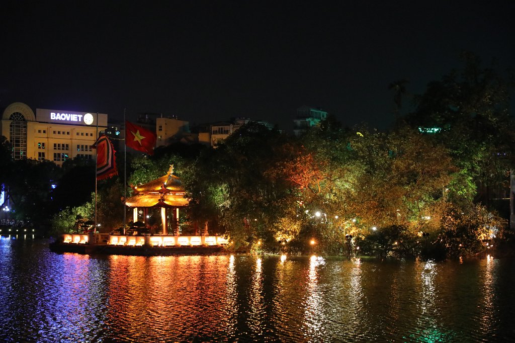 574A6044.JPG -  Temple of the Jade Mountain . The temple is on a small island in the  Hoàn Kiếm lake .