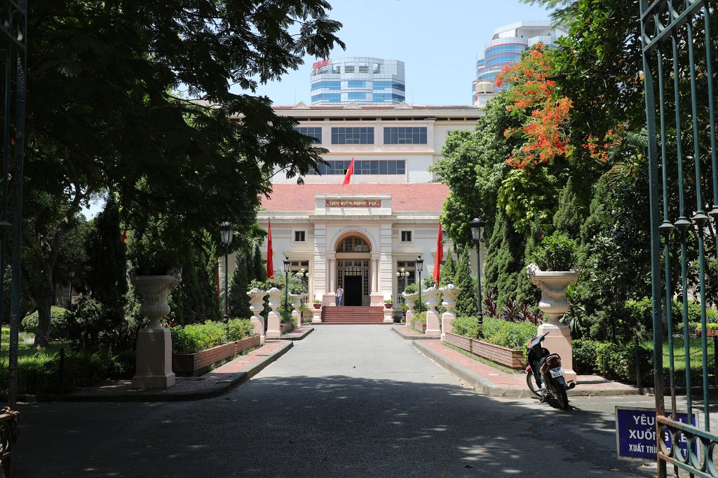 574A6726.JPG -  Vietnam National Museum of Fine Arts 