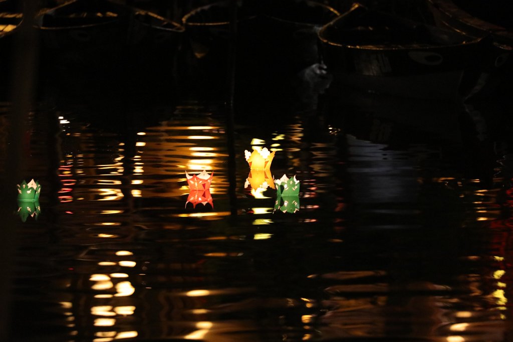 574A7530.JPG - Swimming lights in  Hội An 