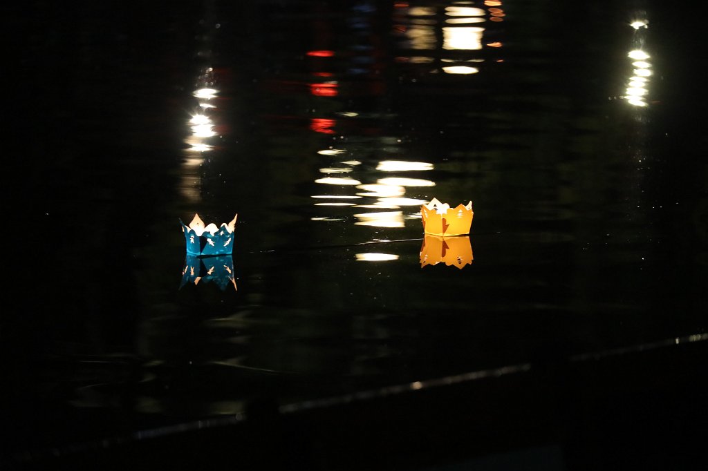 574A7532.JPG - Swimming lights in  Hội An 