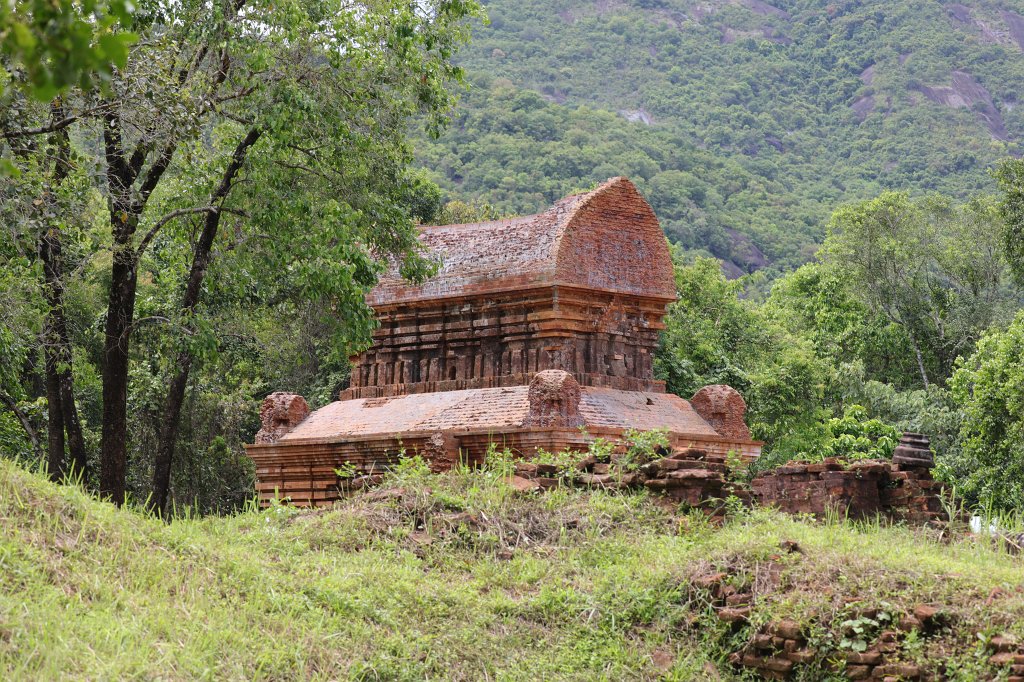 574A7800.JPG -  Mỹ Sơn  Sanctuary is an archaeological site and recognized by UNESCO as a world heritage site. From the 4th to the 14th century AD, the valley at Mỹ Sơn was a site of religious ceremony for kings of  Champa  which were also buried there. During Vietnam war many buildings were destroyed.