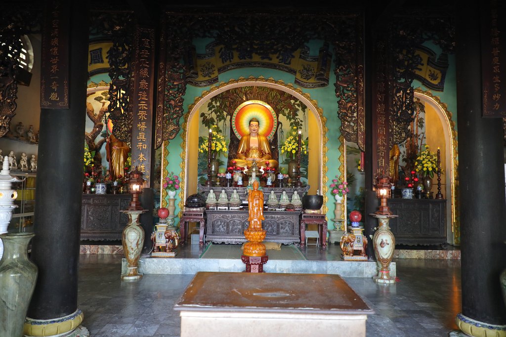 574A7857.JPG -  Marble Mountains . The marble mountain are a cluster of 5 hills named after the five elements Kim (metal), Thuy (water), Moc (wood), Hoa (fire) and Tho (earth). Thuy Son is the one which is easily accessible, through an elevator, has Buddhist and Hindu grottoes, sanctuaries, pagodas, the tower of Pho Dong and a panoramic view on the other marble mountains.