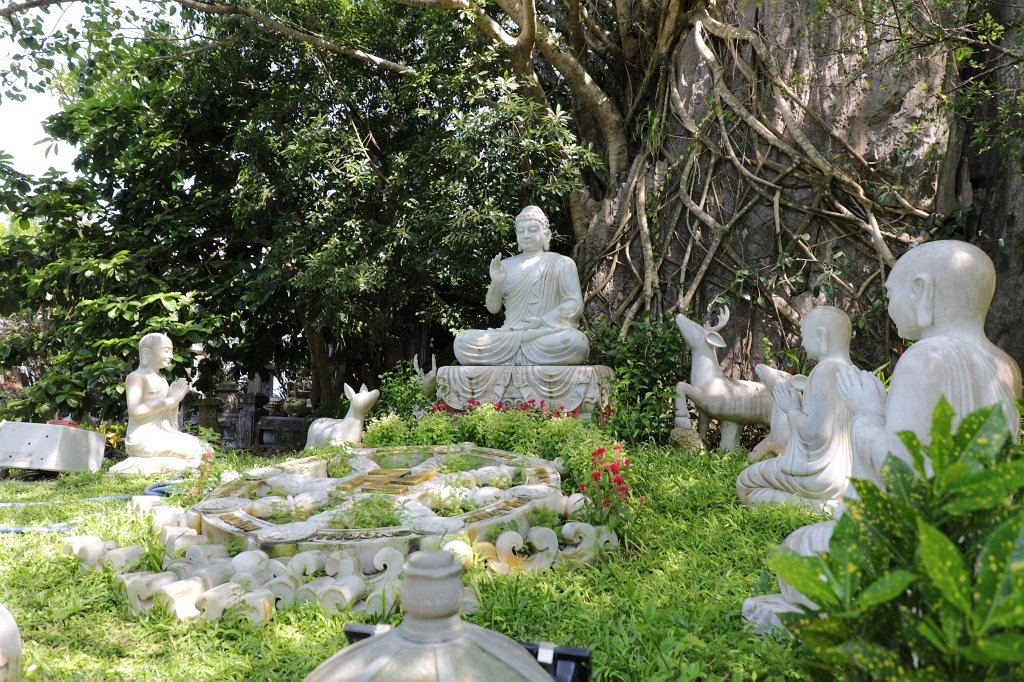 574A7891.JPG -  Marble Mountains . The marble mountain are a cluster of 5 hills named after the five elements Kim (metal), Thuy (water), Moc (wood), Hoa (fire) and Tho (earth). Thuy Son is the one which is easily accessible, through an elevator, has Buddhist and Hindu grottoes, sanctuaries, pagodas, the tower of Pho Dong and a panoramic view on the other marble mountains.