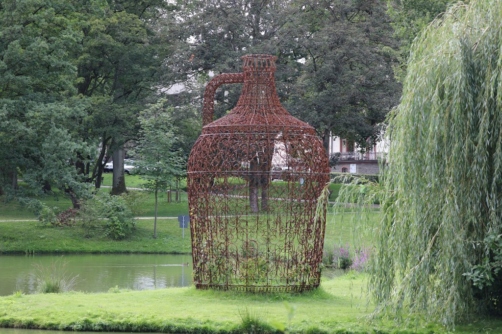 574A9227.JPG - Pavillon de Vin - Joana Vasconcelos -  Blickachsen  11 - Skulpturen in  Bad Homburg  und  Frankfurt   RheinMain  - 21. Mai - 1. Oktober 2017