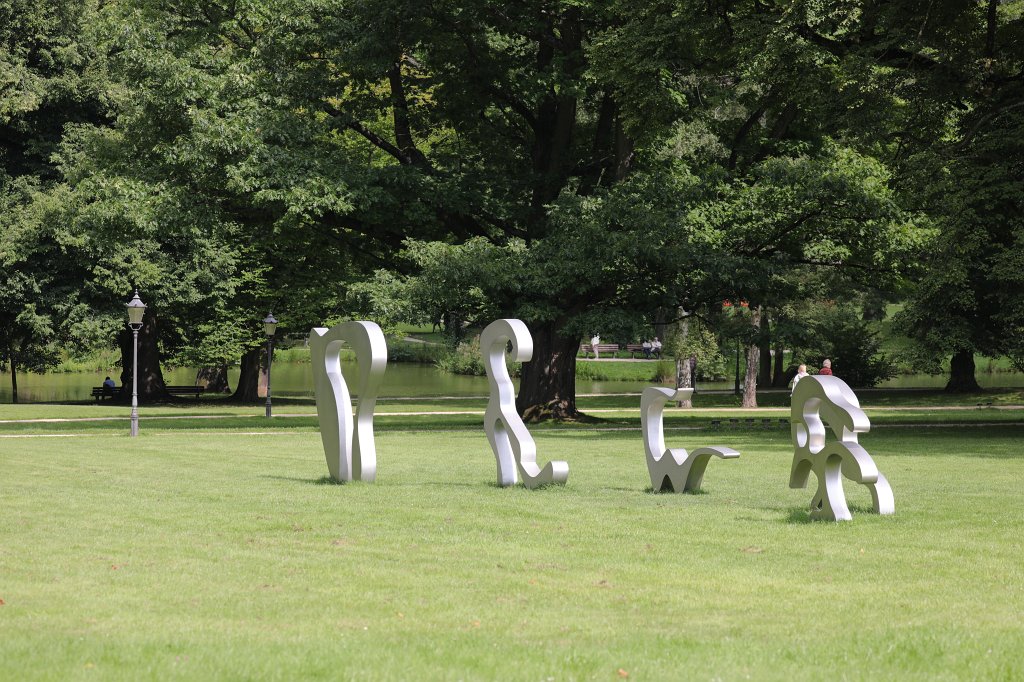 574A9243.JPG - Door, slip, bed, roma4, jump - Manfred Wakolbinger -  Blickachsen  11 - Skulpturen in  Bad Homburg  und  Frankfurt   RheinMain  - 21. Mai - 1. Oktober 2017