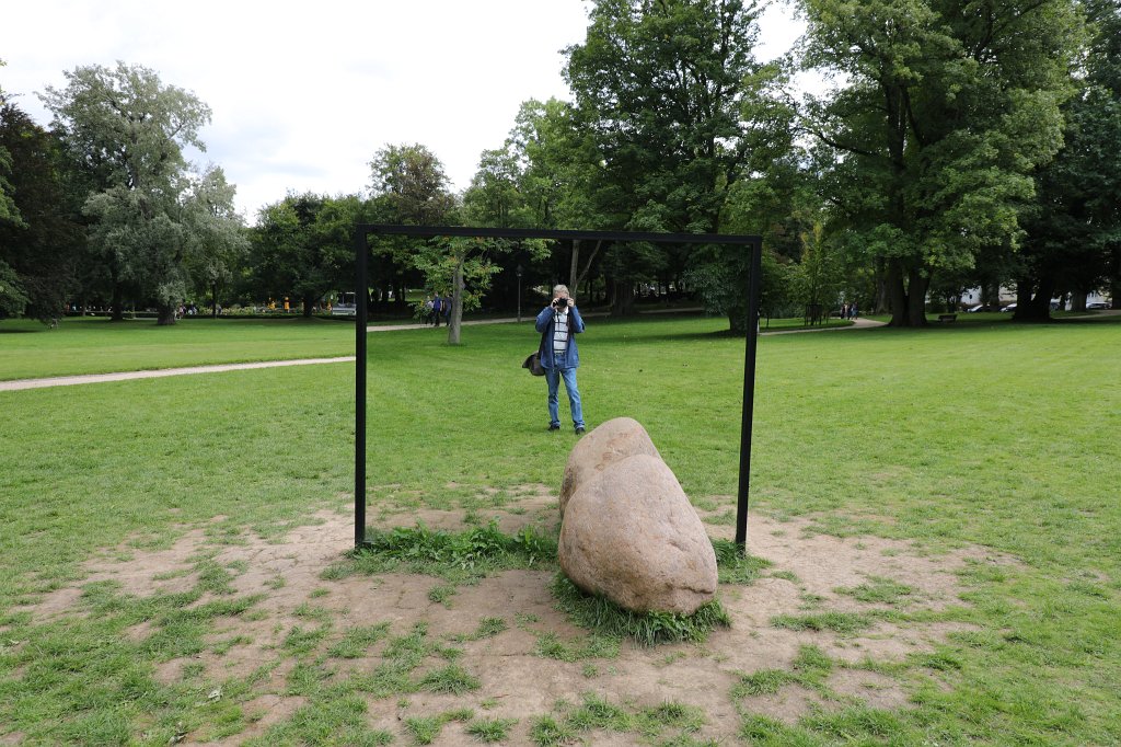 574A9259.JPG - Big Be-Hide - Alicja Kwade -  Blickachsen  11 - Skulpturen in  Bad Homburg  und  Frankfurt   RheinMain  - 21. Mai - 1. Oktober 2017