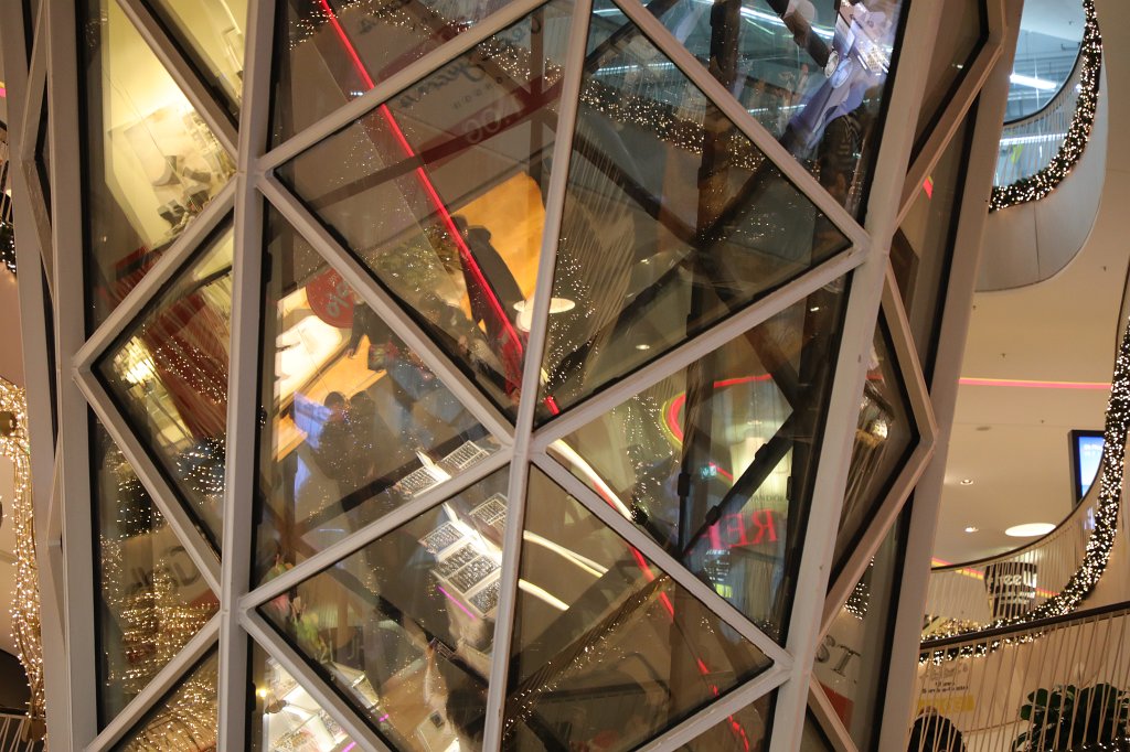 574B0762.JPG - Frankfurt MyZeil Christmas