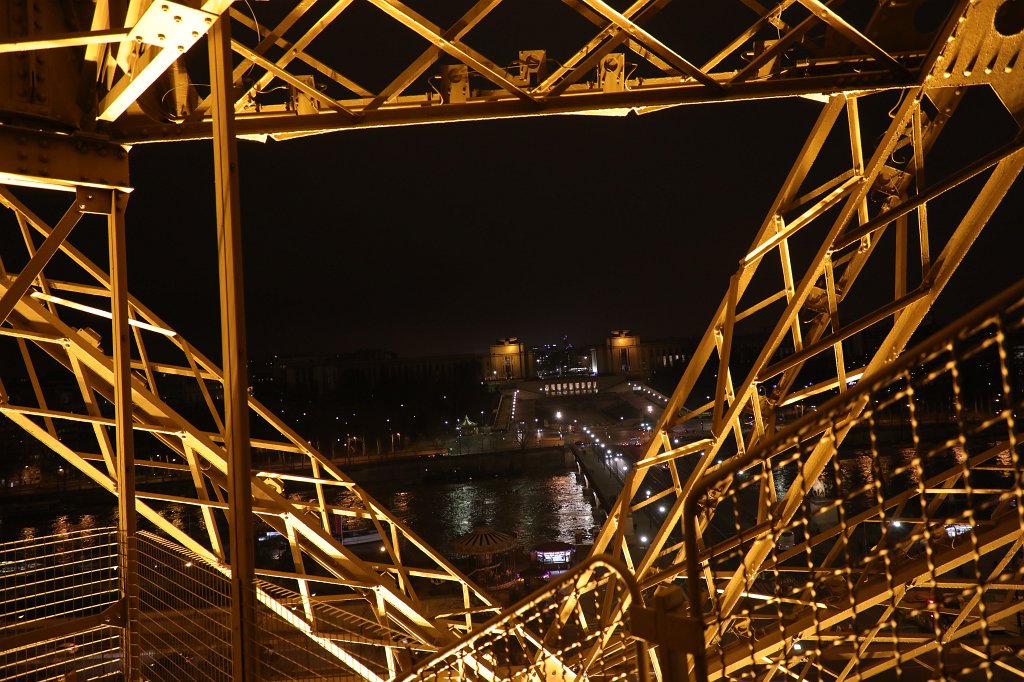574B1201.JPG -  Tour Eiffel 