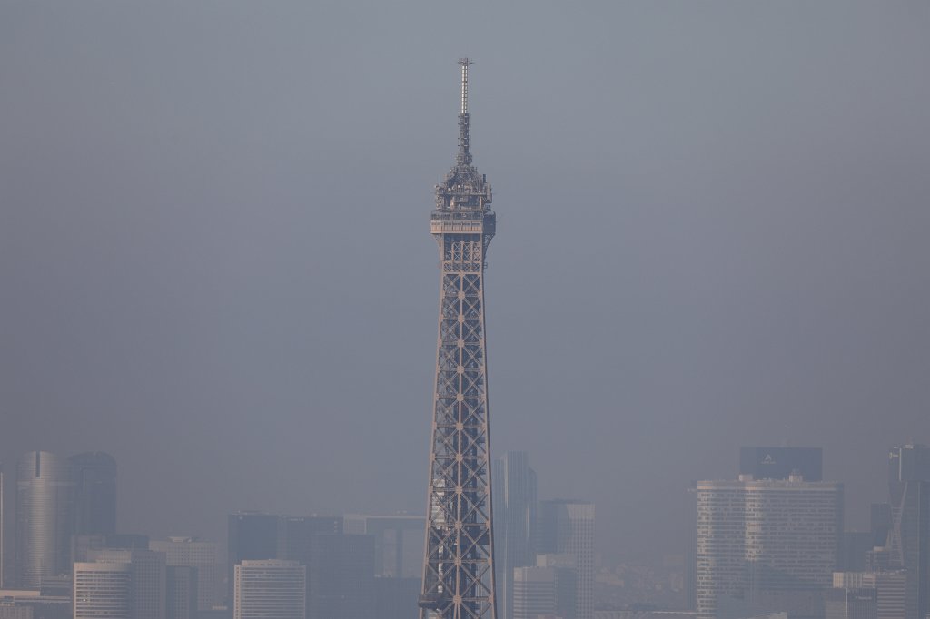 574B2056.JPG -  Tour Eiffel  on the  Champ de Mars  in  Paris ,  France . In the background are the skyscrapes of  La Défense . The view is from the  Tour Maine-Montparnasse  observation deck.