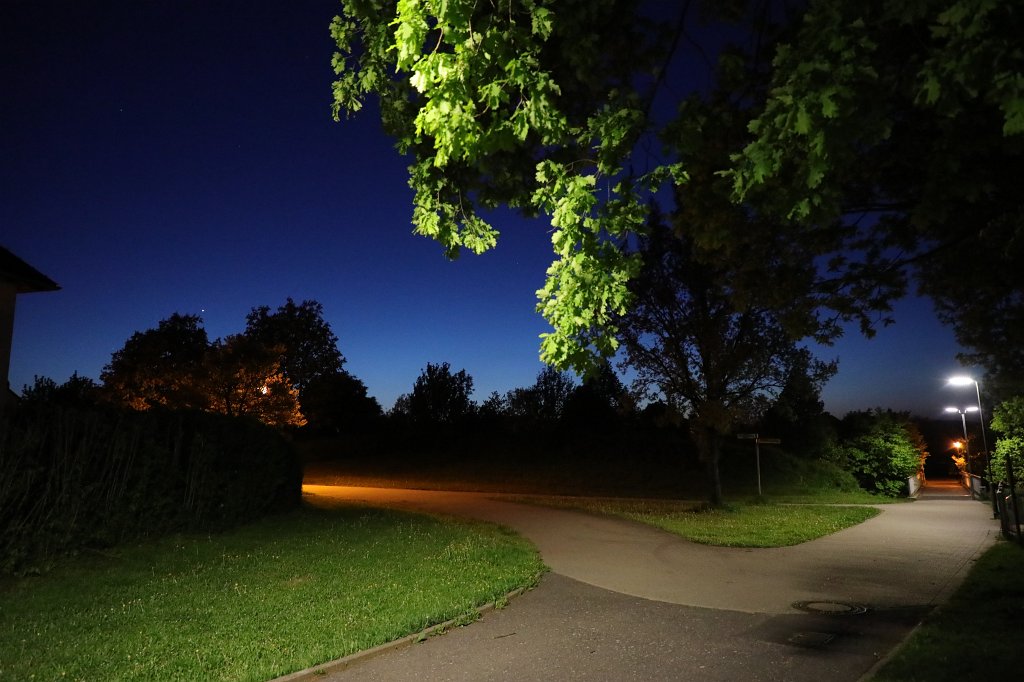 574B3213.JPG - Blue hour in  Neu-Anspach 