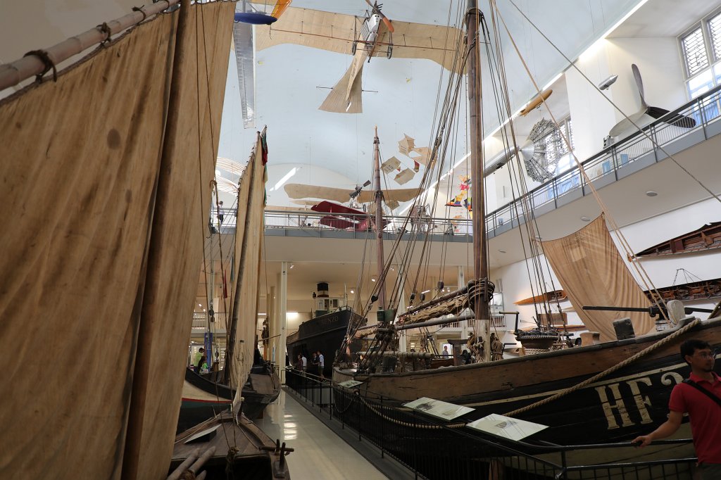 574B6264.JPG -  German Museum of Masterpieces of Science and Technology  ( Deutsche Museum von Meisterwerken der Naturwissenschaft und Technik ). It is the world's largest museum of science and technology, with about 28,000 exhibited objects from 50 fields of science and technology.