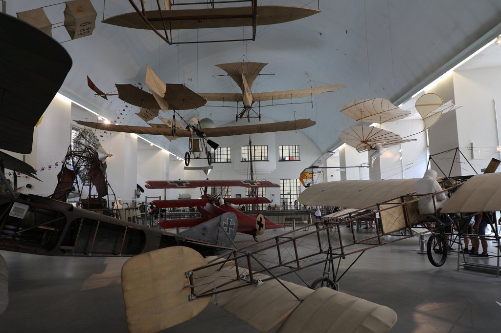 574B6304.JPG -  German Museum of Masterpieces of Science and Technology  ( Deutsche Museum von Meisterwerken der Naturwissenschaft und Technik ). It is the world's largest museum of science and technology, with about 28,000 exhibited objects from 50 fields of science and technology.