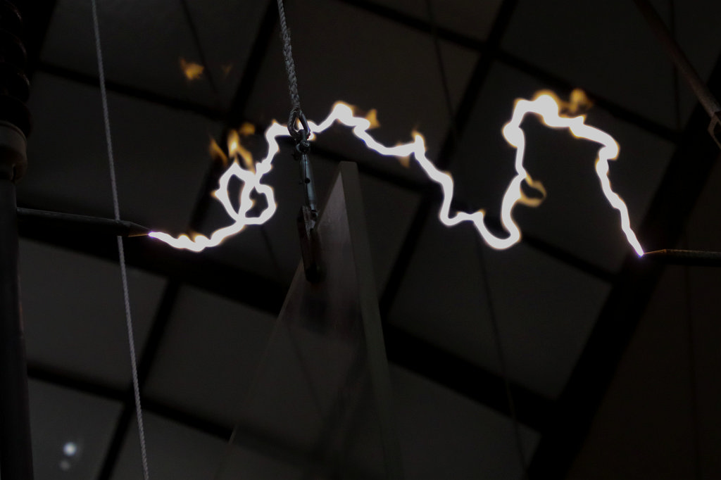 574B6337_c.jpg -  German Museum of Masterpieces of Science and Technology  ( Deutsche Museum von Meisterwerken der Naturwissenschaft und Technik ). It is the world's largest museum of science and technology, with about 28,000 exhibited objects from 50 fields of science and technology.