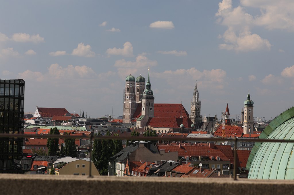 574B6367.JPG -  German Museum of Masterpieces of Science and Technology  ( Deutsche Museum von Meisterwerken der Naturwissenschaft und Technik ). It is the world's largest museum of science and technology, with about 28,000 exhibited objects from 50 fields of science and technology.