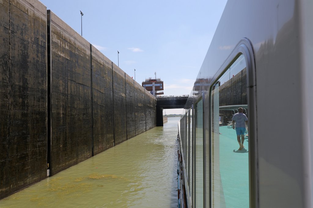 574B7095.JPG -  Danube   Lock  (https://de.wikipedia.org/wiki/Donau">Donau   Schleuse )