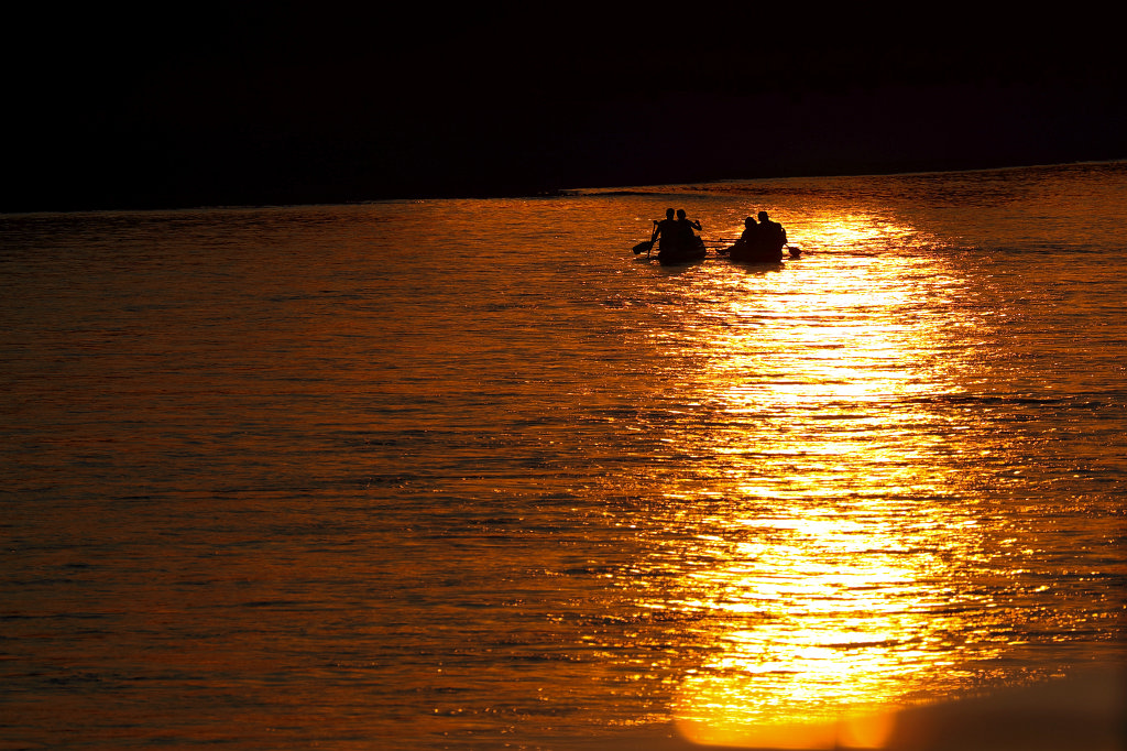 574B7193_c.jpg - Fire on  Danube 