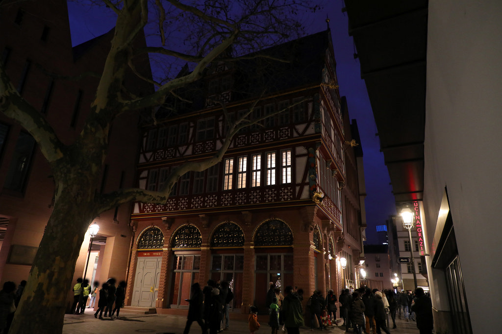 574B8142_c.jpg -  New old town of Frankfurt  ( Haus zur Goldenen Waage )