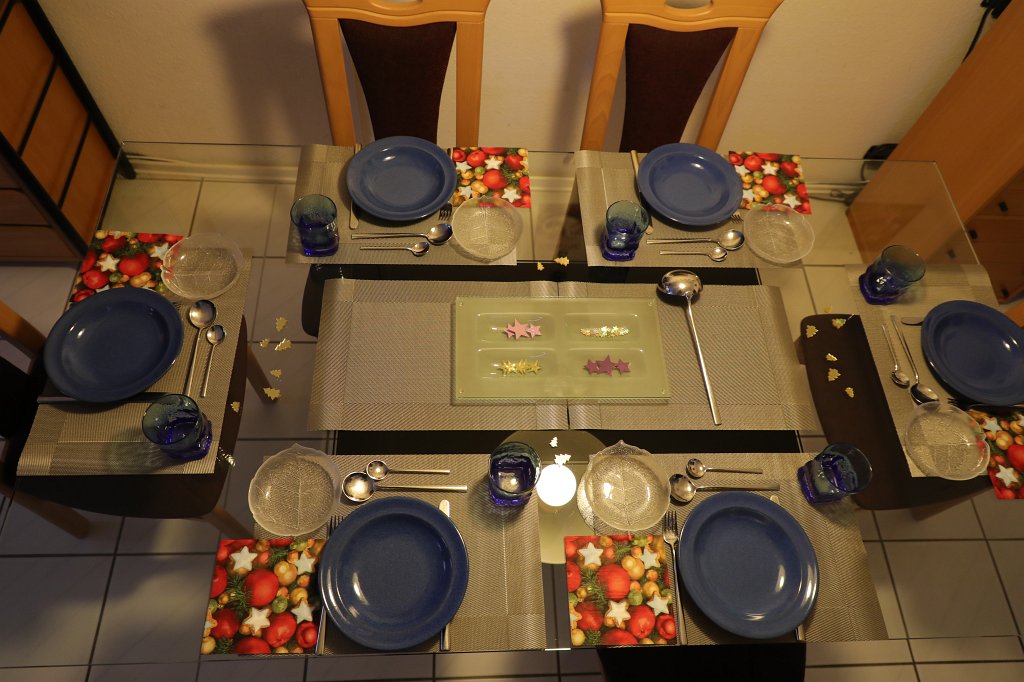 574B8166.JPG - Prepared table