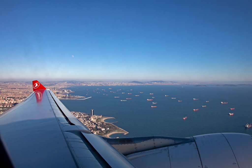 574B8418_c.jpg - Istanbul, sea and ships