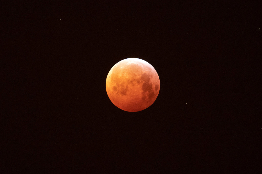 574B8502_c.jpg - Blood Moon during lunar eclipse (Blutmond während der Mondfinsternis)
