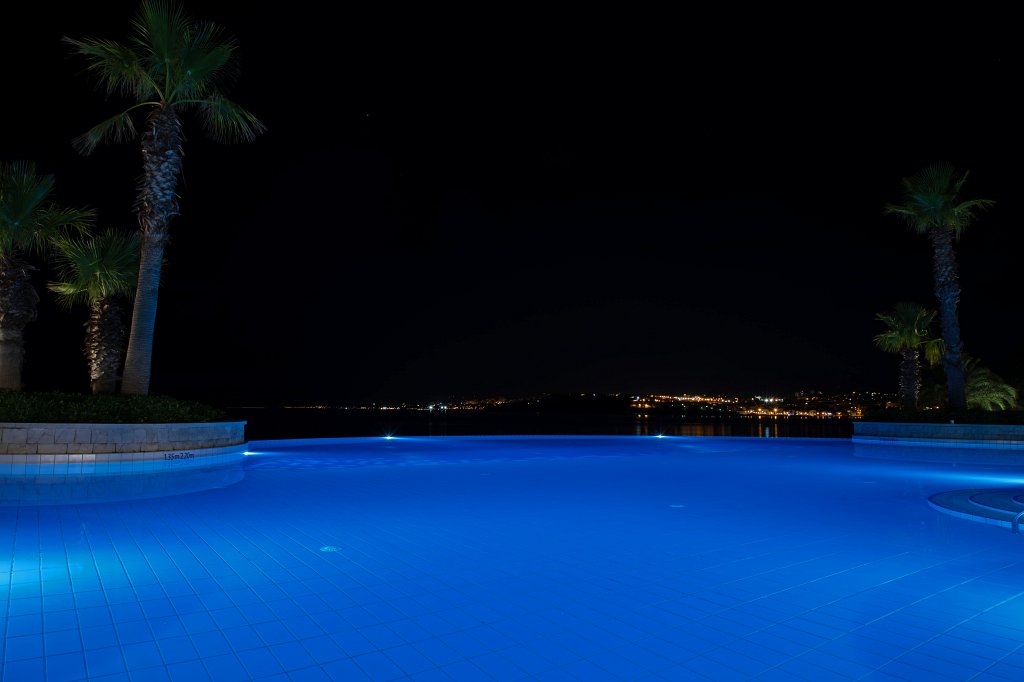 574B1980_c.jpg - Pool with a view