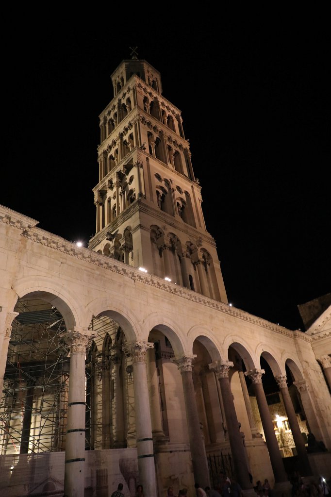 574B2481.jpg -  Split  at night