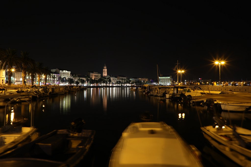 574B2506.jpg -  Split  at night