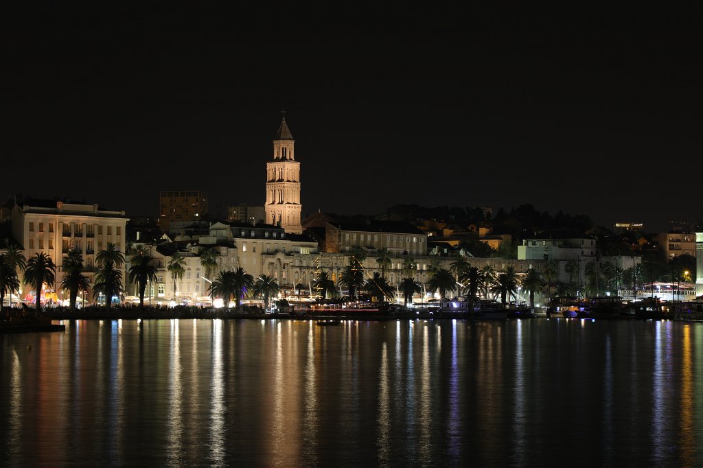 574B2511.jpg -  Split  at night