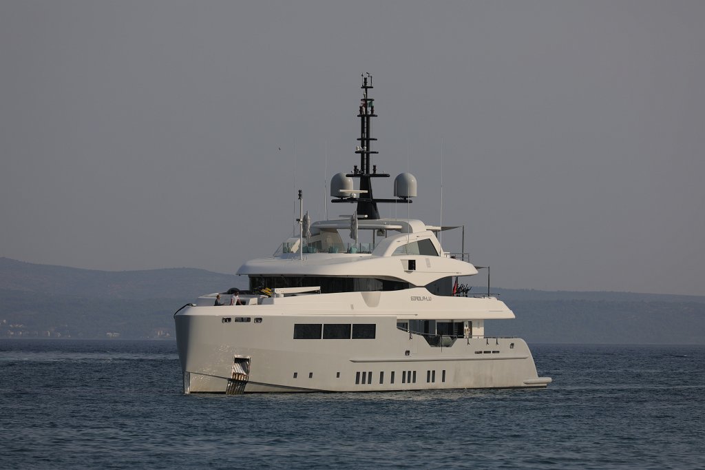 574B2655.jpg - Yacht