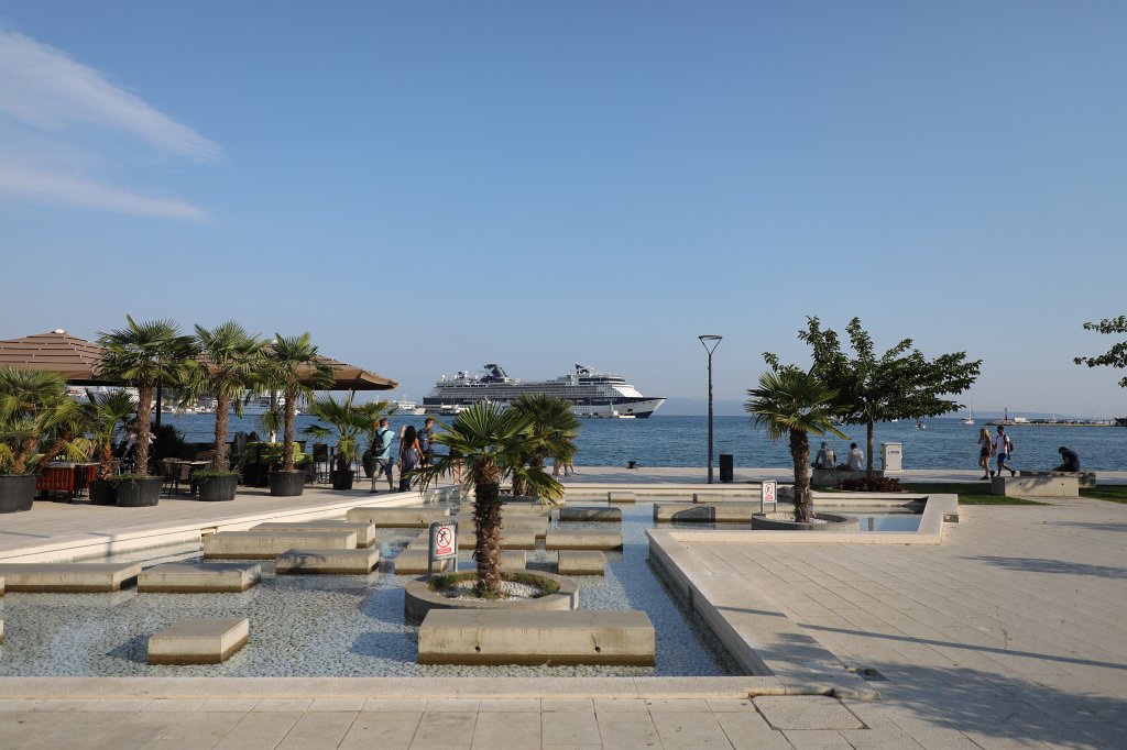 574B2994.jpg -  Split 