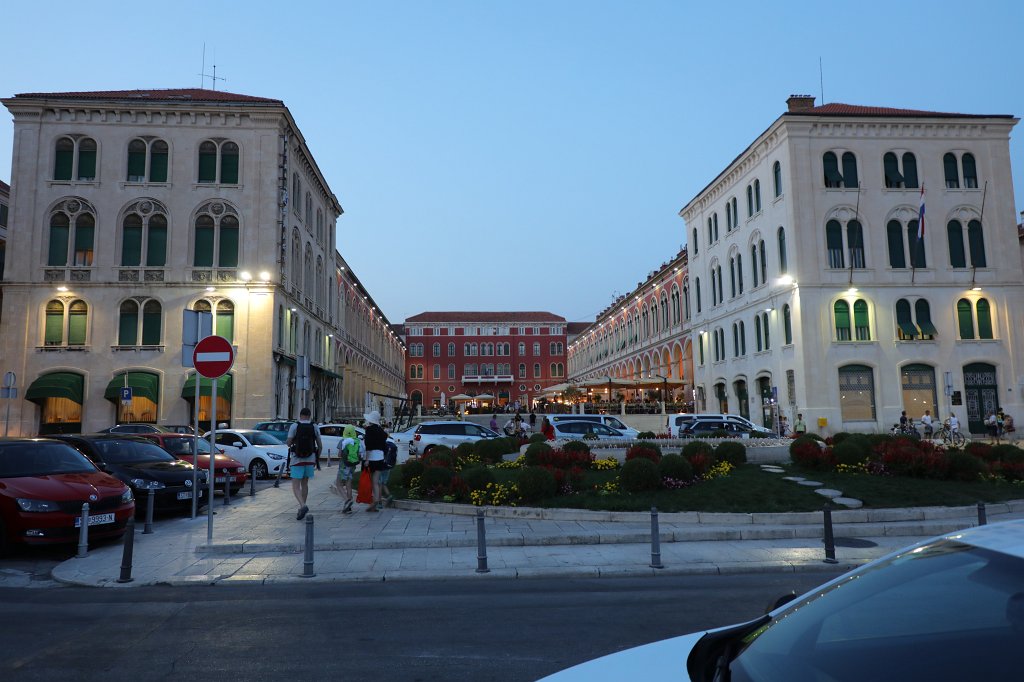 574B3020.jpg -  Split 