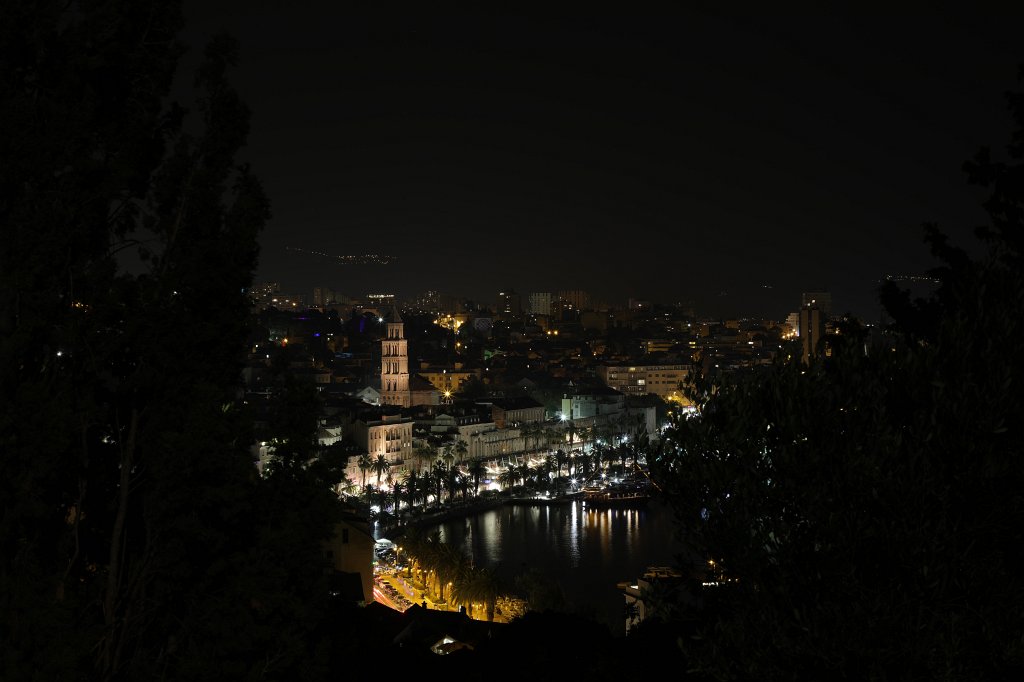 574B3066.jpg -  Split  at night