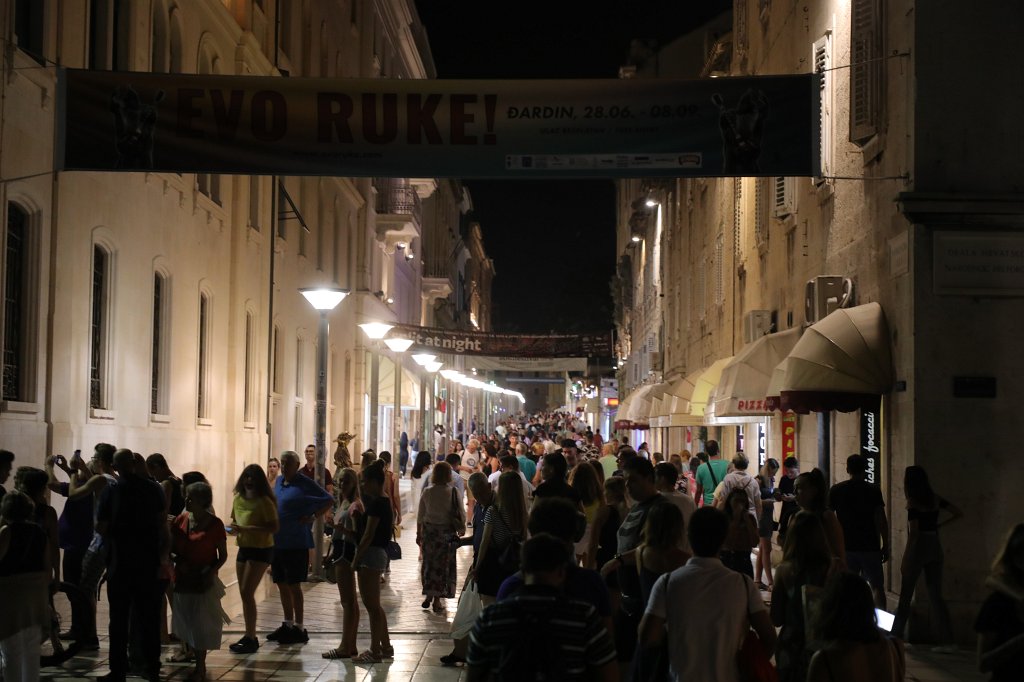 574B3086.jpg -  Split  at night