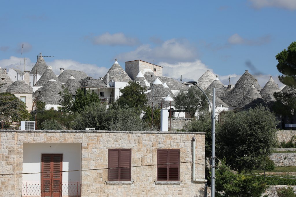 574B3998.JPG - The  Trulli  of  Alberobello 